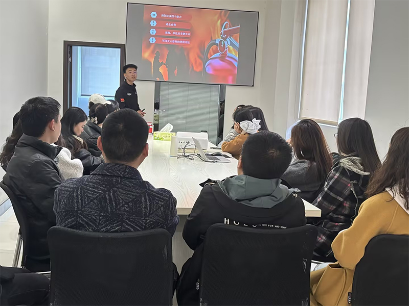 消防宣传进企业 筑牢安全...